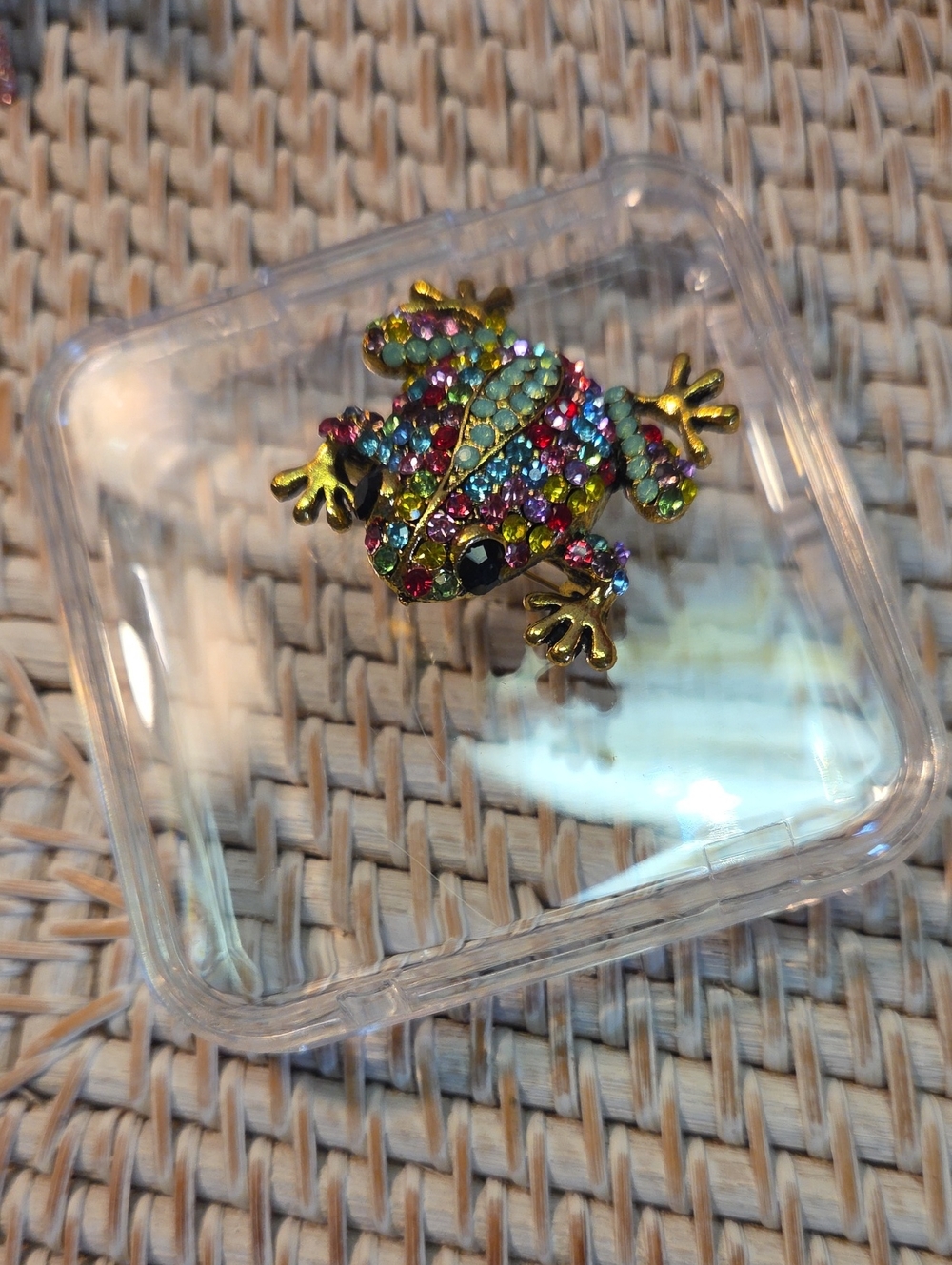 Multicolor Frog Brooch Pin - Decorative Accessory
